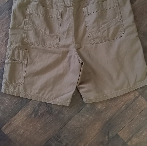 Columbia dark khaki flat front shorts - Picture 5 of 8